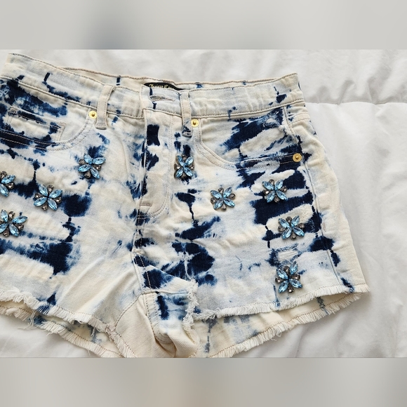 JUICY COUTURE TIE DYE EMBELLISHED SHORTS - Picture 10 of 11